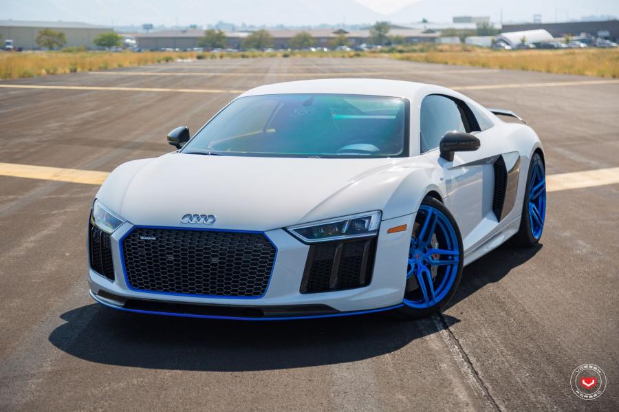 Audi R8 V10 on Blue Vossen Wheels (HC-1) 2017 года  (фото 1 из 13)